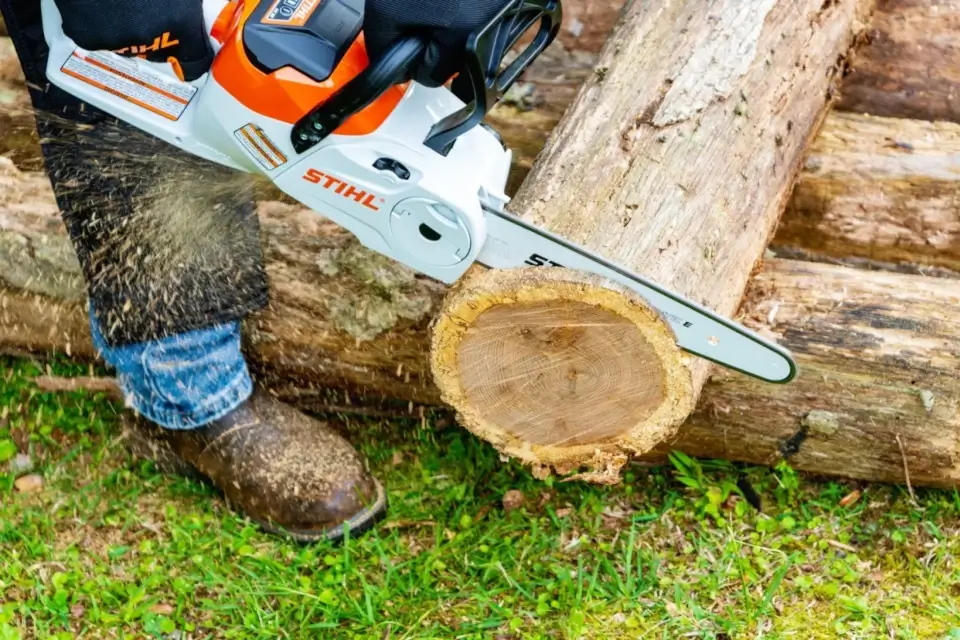 Battery Saws: Revolutionizing Tree Care for Arborists and Beyond